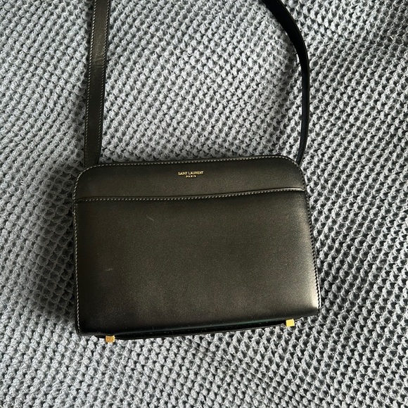 Shoulder Reversed Black Leather Cross Body Bag - Picture 4 of 9